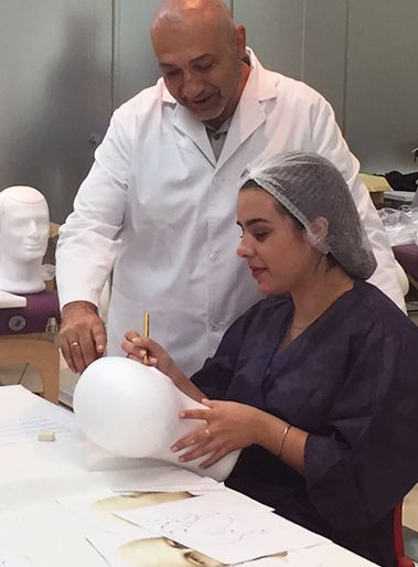 Pablo Gisbert enseñando Micropigmentación Capilar